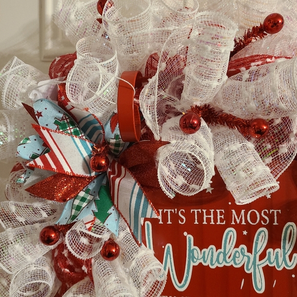 Handmade winter wreath - Picture 2 of 3